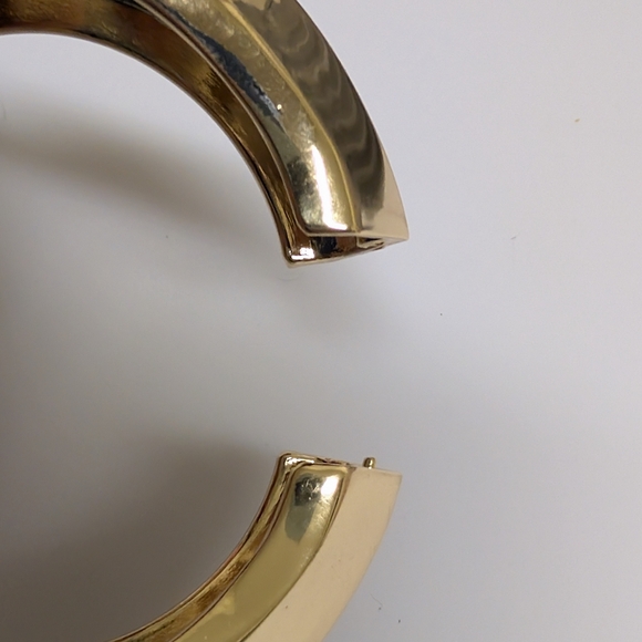 Gold Hinged Wavy Bangle Bracelet - Picture 7 of 7